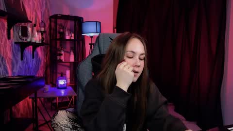 Elin online show from 6, 3, 2026