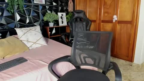 Elloit Colton online show from 10, 7, 2026