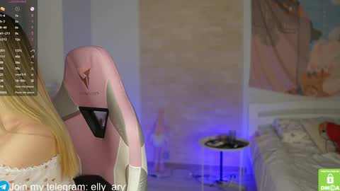 elly_ary online show from 6, 3, 2025