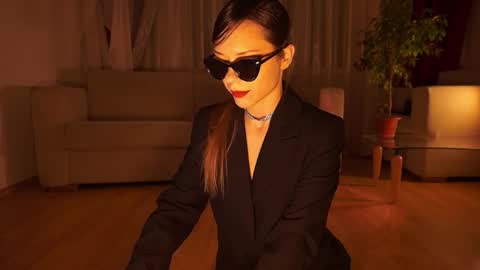 Snapshot of elly_fry chatting on 21, 11, 2025 Art Place online show from 21, 11, 2025