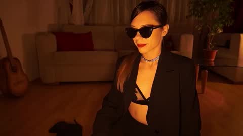 Snapshot of elly_fry chatting on 22, 11, 2025 Art Place online show from 22, 11, 2025