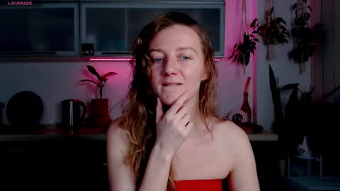 Snapshot of elly_helly chatting on 29, 10, 2025 elly_helly online show from 29, 10, 2025