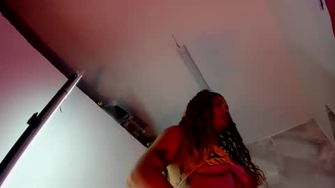 Snapshot of ellybloom chatting on 6, 4, 2026 ellybloom online show from 6, 4, 2026