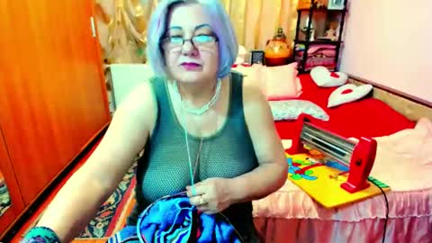 Snapshot of ellyhot53 chatting on 24, 12, 2024 ellyhot53 online show from 24, 12, 2024