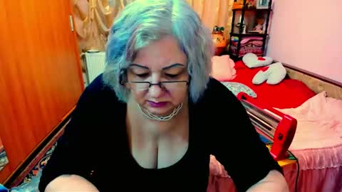 Snapshot of ellyhot53 chatting on 4, 1, 2025 ellyhot53 online show from 4, 1, 2025