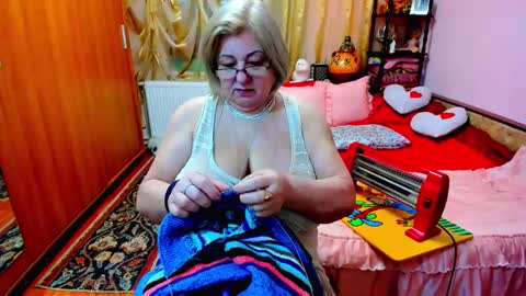 Snapshot of ellyhot53 chatting on 28, 1, 2025 ellyhot53 online show from 28, 1, 2025