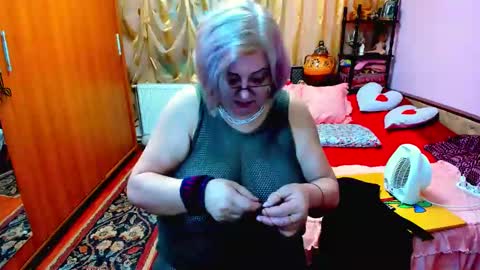 Snapshot of ellyhot53 chatting on 18, 2, 2025 ellyhot53 online show from 18, 2, 2025