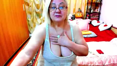 Snapshot of ellyhot53 chatting on 5, 10, 2025 ellyhot53 online show from 5, 10, 2025
