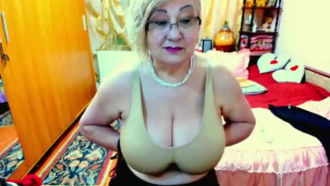 ellyhot53 online show from 15, 5, 2026