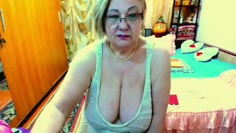 Snapshot of ellyhot53 chatting on 21, 6, 2026 ellyhot53 online show from 21, 6, 2026