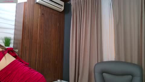 EllyRoss online show from 8, 3, 2025