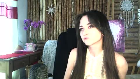 Ellysan de lart online show from 3, 11, 2025