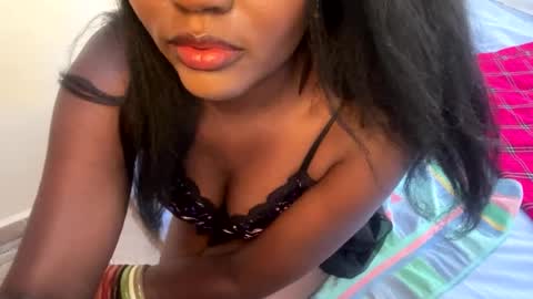 Snapshot of elodylux chatting on 6, 8, 2026 elodylux online show from 6, 8, 2026