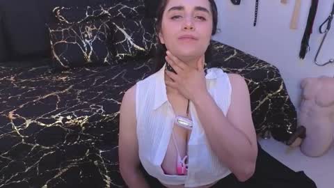 elowen_halley1 online show from 22, 11, 2025