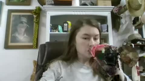 Elsie Rain online show from 16, 9, 2025