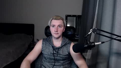 Snapshot of elvin_vaenight chatting on 14, 10, 2025 Elvin Vaenight online show from 14, 10, 2025