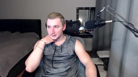 Snapshot of elvin_vaenight chatting on 15, 10, 2025 Elvin Vaenight online show from 15, 10, 2025