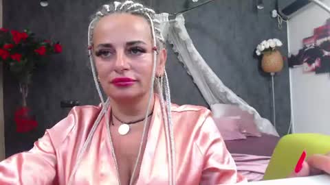 elviramilf online show from 3, 8, 2026