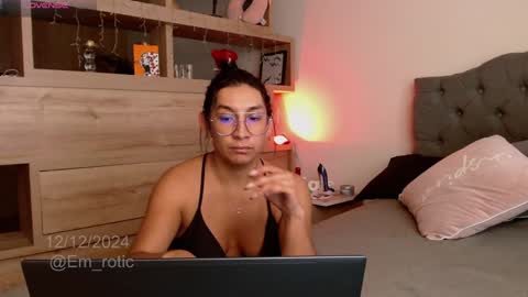 Snapshot of em_rotic chatting on 12, 12, 2024 Emilia online show from 12, 12, 2024