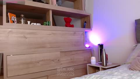 Snapshot of em_rotic chatting on 6, 2, 2025 Emilia online show from 6, 2, 2025