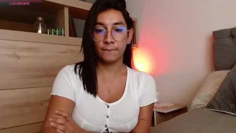 Snapshot of em_rotic chatting on 1, 3, 2025 Emilia online show from 1, 3, 2025