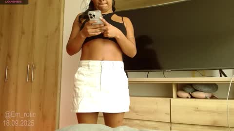 Snapshot of em_rotic chatting on 18, 9, 2025 Emilia online show from 18, 9, 2025