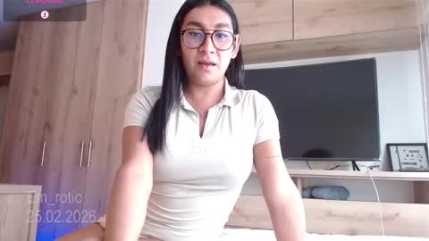 Snapshot of em_rotic chatting on 25, 2, 2026 Emilia online show from 25, 2, 2026