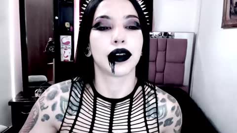 Emerald Black online show from 25, 1, 2025