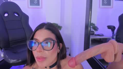 emelie_89 online show from 3, 3, 2025