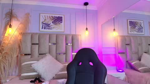 Snapshot of emelie_ch_ chatting on 10, 1, 2025 Emily  online show from 10, 1, 2025