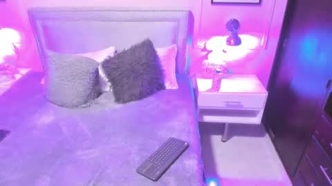 Snapshot of emelie_ch_ chatting on 12, 1, 2025 Emily  online show from 12, 1, 2025