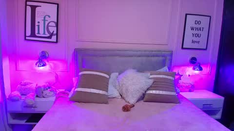 Snapshot of emelie_ch_ chatting on 12, 1, 2025 Emily  online show from 12, 1, 2025