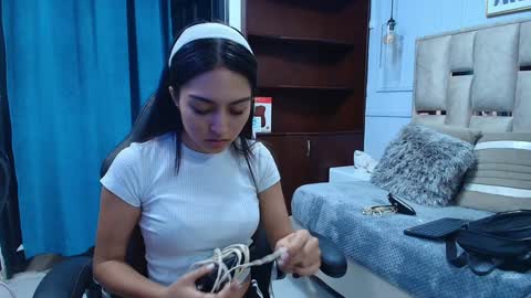 Snapshot of emelie_ch_ chatting on 21, 1, 2025 Emily  online show from 21, 1, 2025