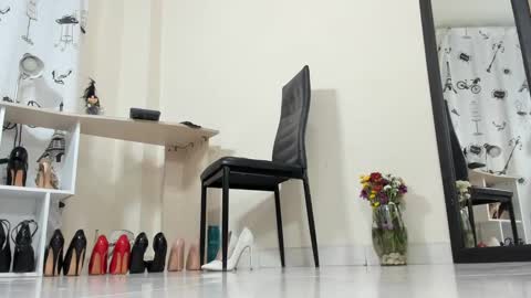 Snapshot of emely_garcia chatting on 14, 2, 2025 Emely   online show from 14, 2, 2025