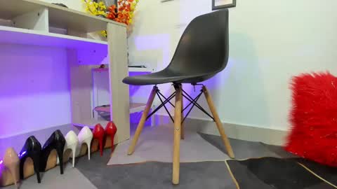 Snapshot of emely_garcia chatting on 26, 9, 2025 Emely   online show from 26, 9, 2025