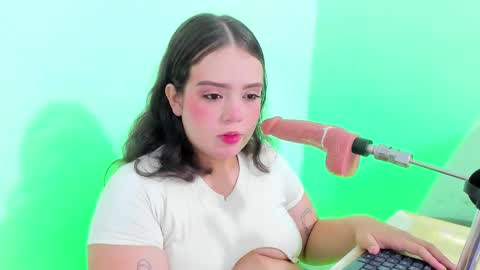 Snapshot of emely_pregnant1 chatting on 4, 2, 2026 Emy online show from 4, 2, 2026