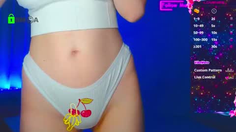 Snapshot of emelycrystal chatting on 17, 10, 2025 Emely online show from 17, 10, 2025