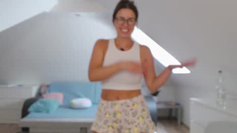 Snapshot of emerald_kittycat chatting on 1, 7, 2026 just me online show from 1, 7, 2026