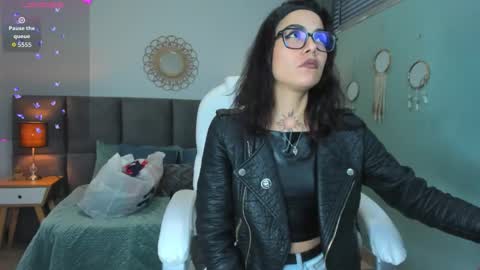 Esmeralda online show from 11, 2, 2026