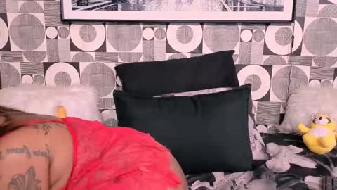 Snapshot of emeraldspark chatting on 23, 9, 2025 emerald online show from 23, 9, 2025