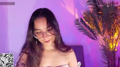 Snapshot of emi_roberts chatting on 13, 7, 2026 Emmily Roberts online show from 13, 7, 2026