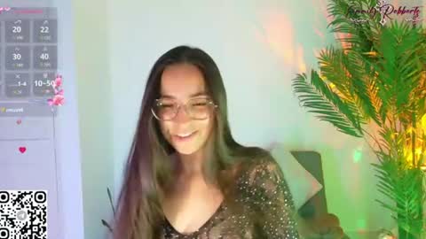 Snapshot of emi_roberts chatting on 14, 7, 2026 Emmily Roberts online show from 14, 7, 2026
