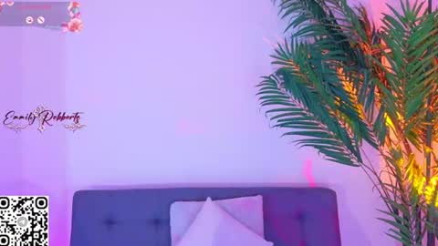 Snapshot of emi_roberts chatting on 30, 7, 2026 Emmily Roberts online show from 30, 7, 2026
