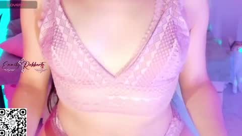 Snapshot of emi_roberts chatting on 30, 7, 2026 Emmily Roberts online show from 30, 7, 2026