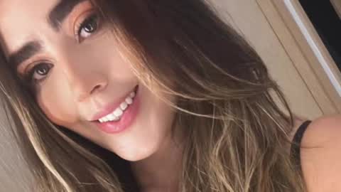 emi_royse online show from 25, 2, 2025