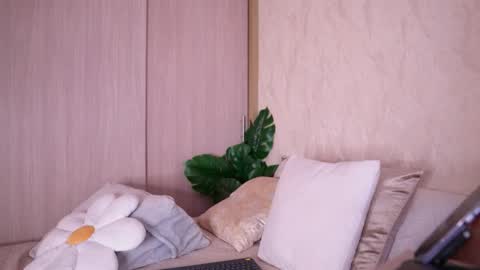 Snapshot of emiily_bell chatting on 14, 2, 2026 online show from 14, 2, 2026