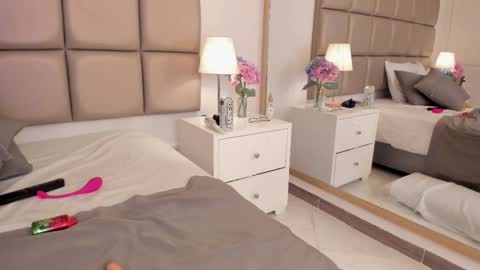 EMILY ROBERTS online show from 5, 3, 2025