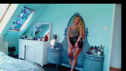 Snapshot of emilachat chatting on 7, 2, 2025 Emila online show from 7, 2, 2025