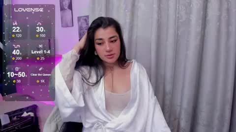 emilayton_ online show from 22, 1, 2025