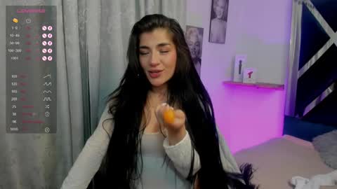 emilayton_ online show from 19, 2, 2025